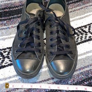 Converse // Black Converse